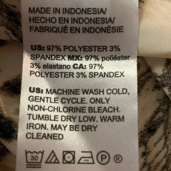 Chicos Brand new with tags v neck Dolman sleeve Animal /Snake 3  XL $99.00 silky - Picture 6 of 7